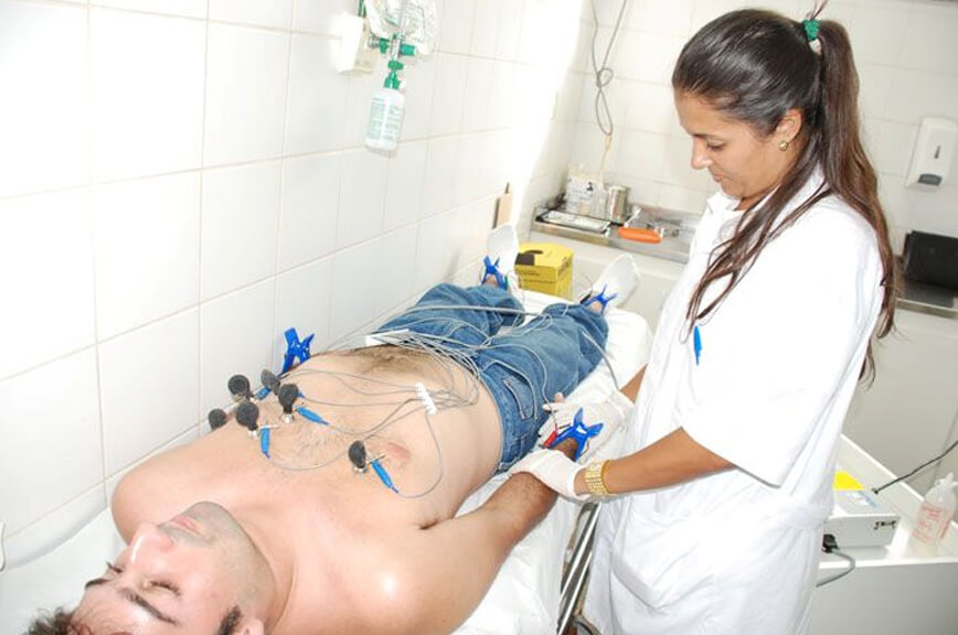 exame de eletrocardiograma
